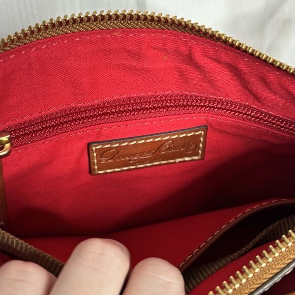 NWT Dooney & Bourke Pebbled Leather Taupe Crossbody Bag Brown Trim (OGP $128) - Picture 4 of 5